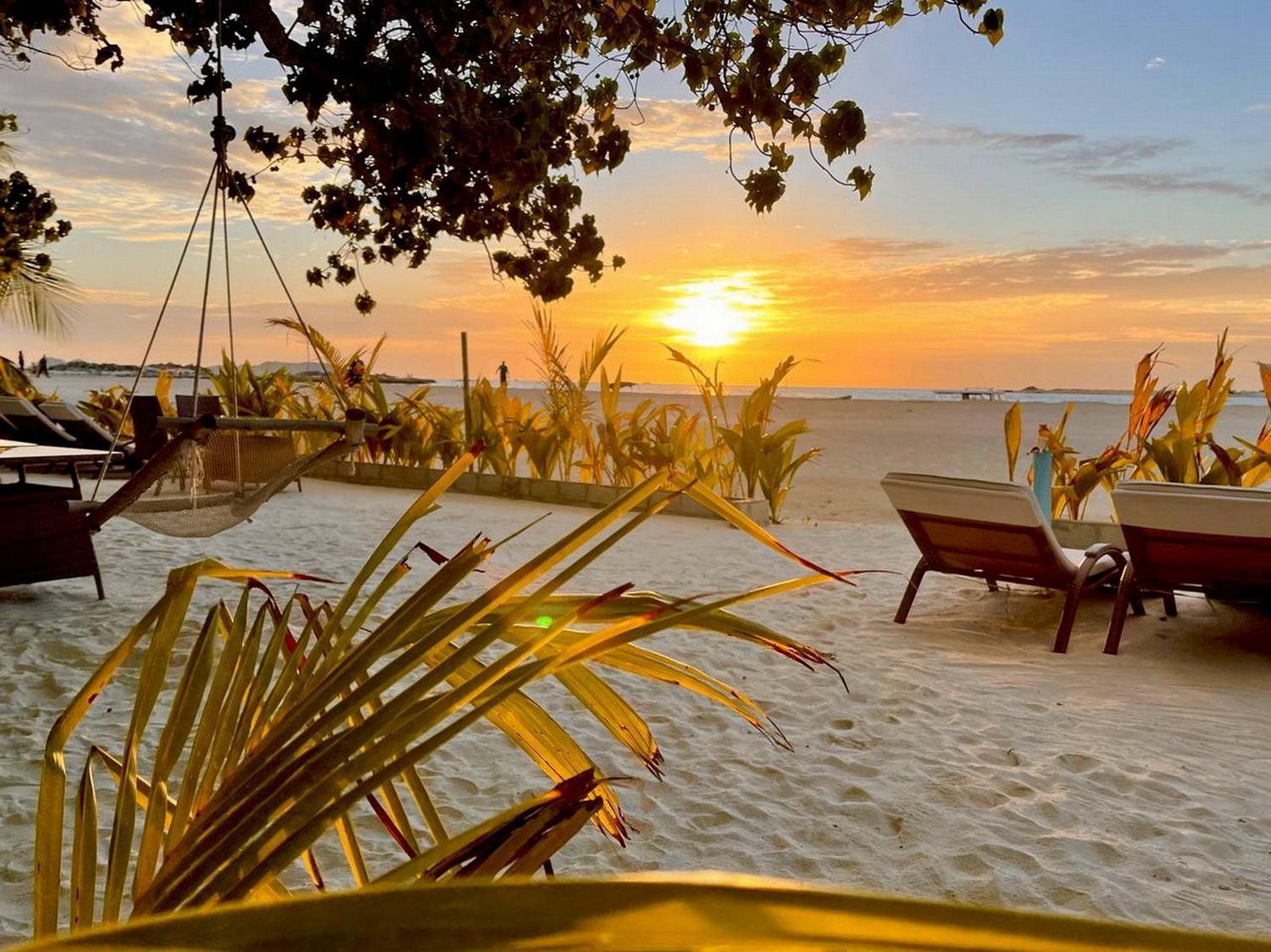 Wind Breeze Sunset View Inn Гурайдо Экстерьер фото